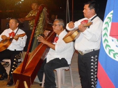 TRÍO DE SON JAROCHO “TIERRA BLANCA”